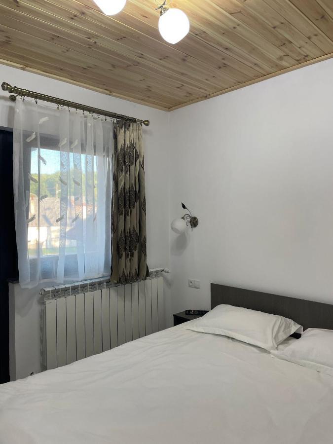Casa De Langa Padure Hotell Sighetu Marmaţiei Eksteriør bilde